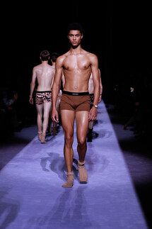Tom Ford Fall 2018 Menswear  Том Форд осень зима 2018 коллекция Tom Ford TF неделя моды в Нью Йорке Мужские трусы Tom Ford  Mainstyles